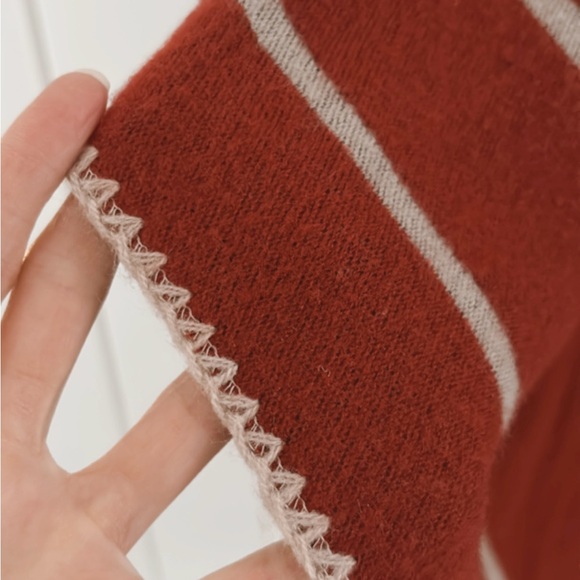 Reversible Blanket Shawl Cape Burnt Red Orange Beige Tan Linear Geometric Warm - Picture 10 of 10